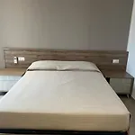 Poolside Bed & Breakfast 4*