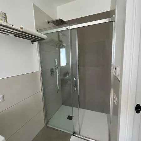 Poolside Bed & Breakfast 4*