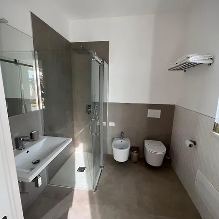 Poolside Bed & Breakfast 4*