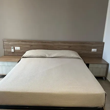 Poolside Bed & Breakfast 4*