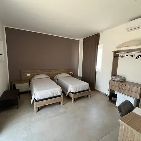 Poolside 4* Irsina