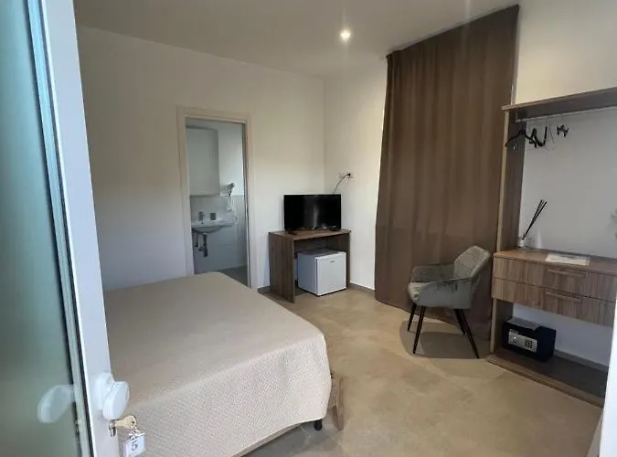 Poolside Bed & Breakfast 3*