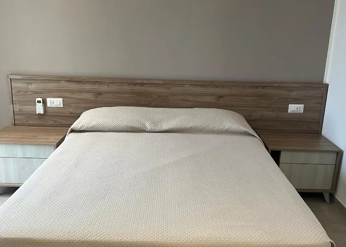 Poolside Bed & Breakfast 3*